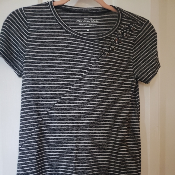 2 Hollister tops - Picture 3 of 4